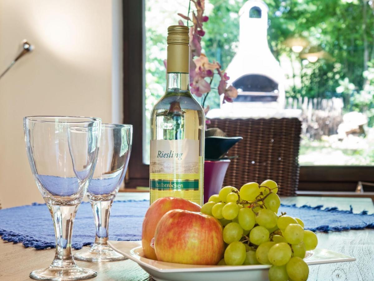 Idyllic Bungalow In Feusdorf With Forest View Стая снимка