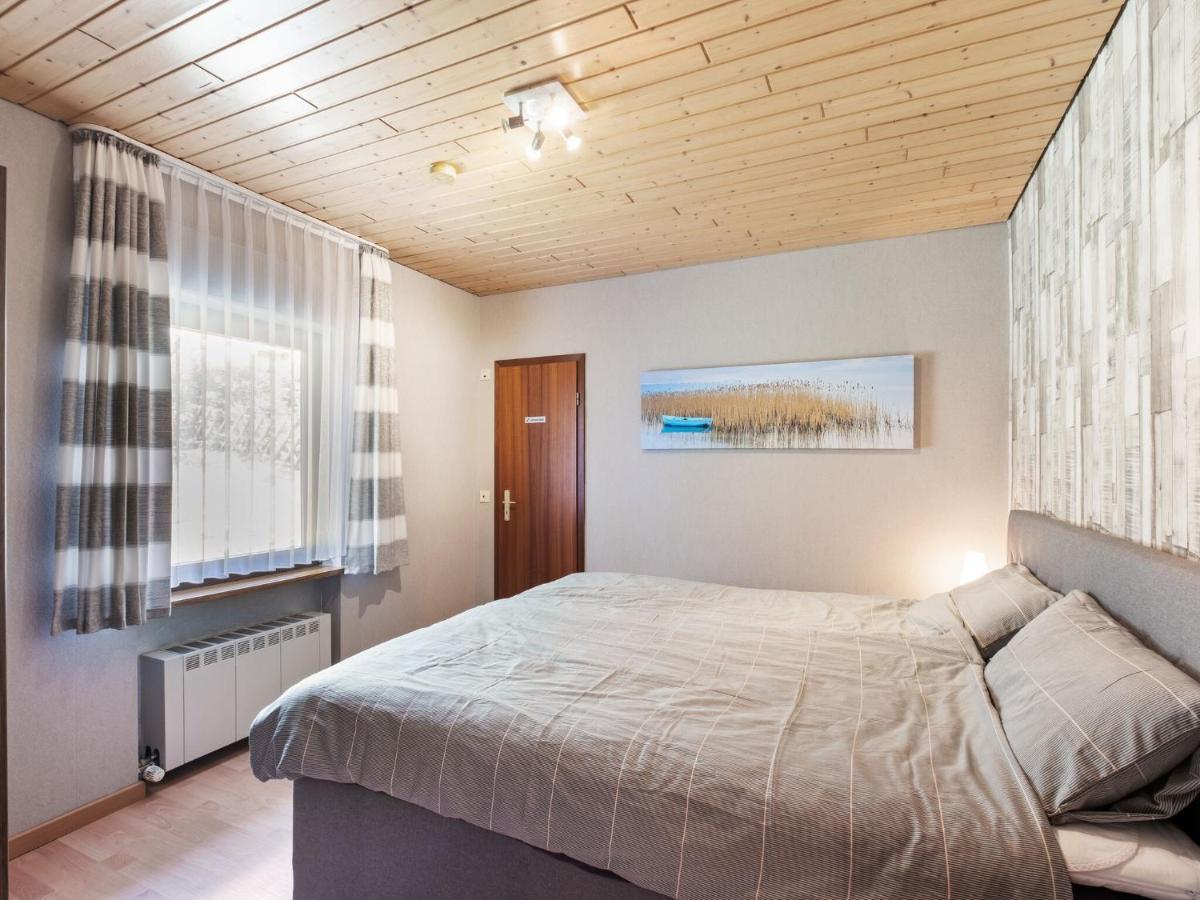 Idyllic Bungalow In Feusdorf With Forest View Стая снимка