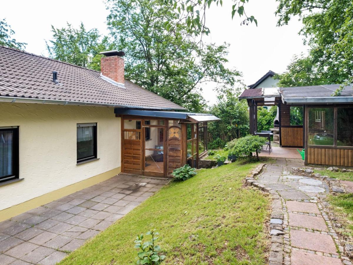 Idyllic Bungalow In Feusdorf With Forest View Стая снимка