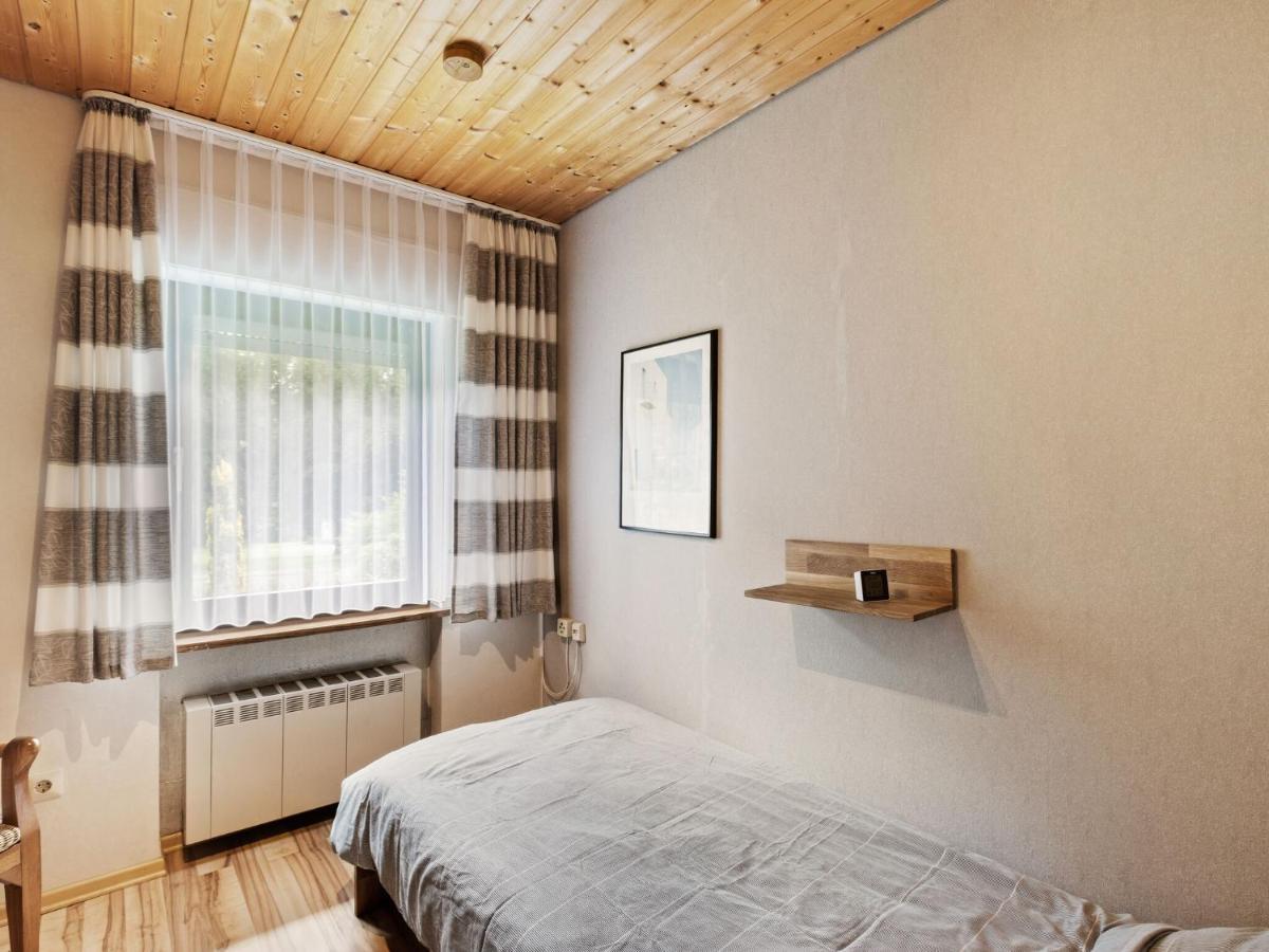 Idyllic Bungalow In Feusdorf With Forest View Стая снимка